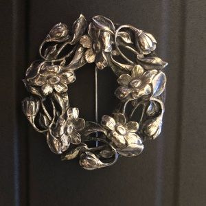 Vintage Silver circle flower pin.  Beautiful detail…polishes up nice!